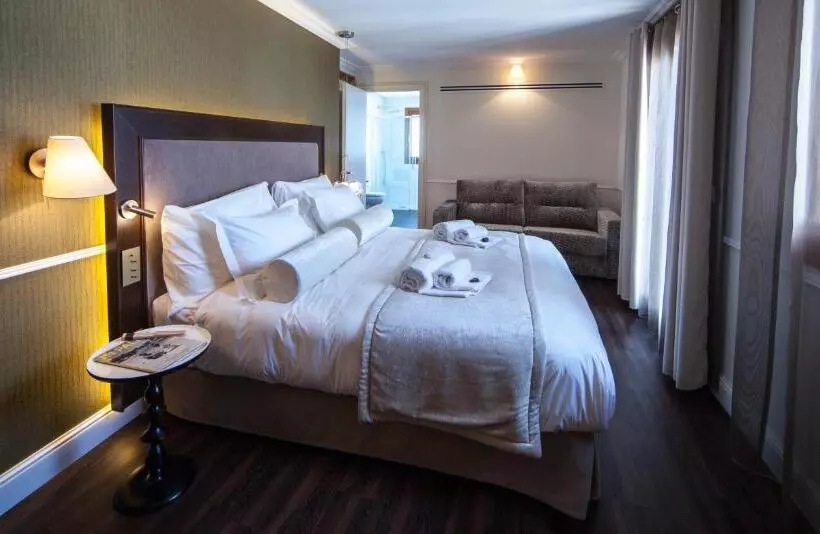 سوییت جونیور, Hostal Cuba