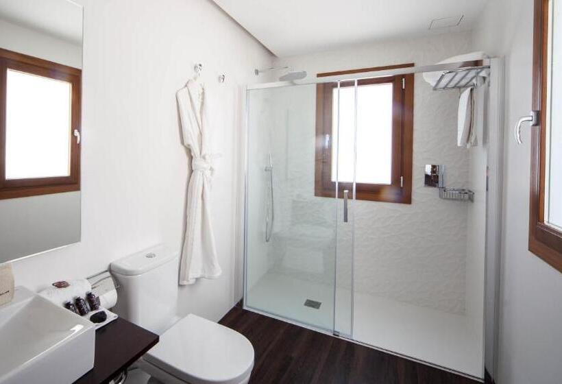 سوییت جونیور, Hostal Cuba