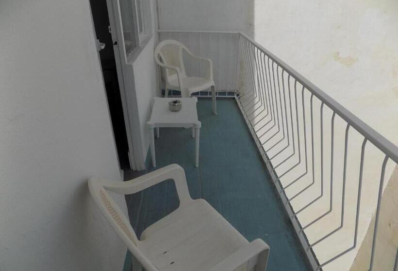 غرفة قياسية مزوَّدة بشُرفة, Hostal Villa Maruja