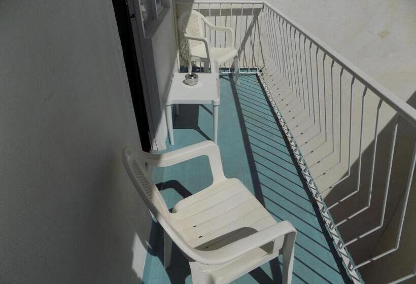 غرفة قياسية مزوَّدة بشُرفة, Hostal Villa Maruja