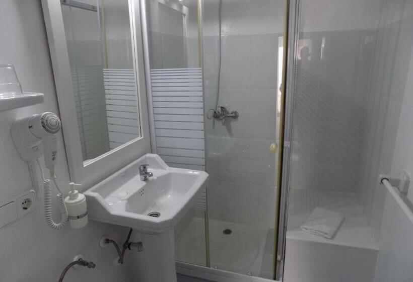 غرفة قياسية ثلاثية, Hostal Villa Maruja