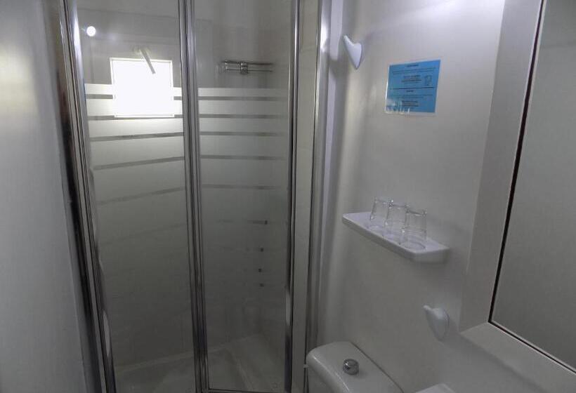 غرفة قياسية ثلاثية, Hostal Villa Maruja