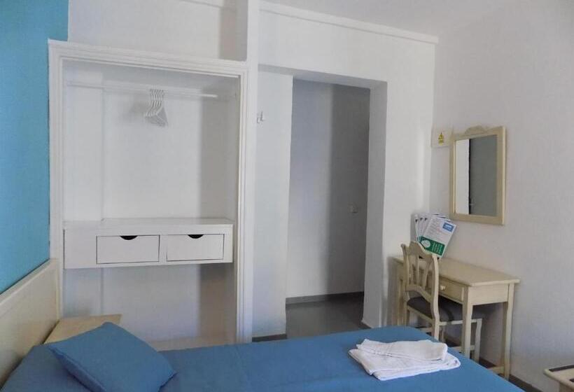 غرفة قياسية ثلاثية, Hostal Villa Maruja