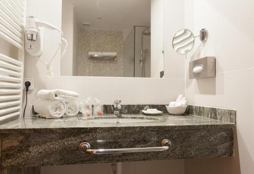 이코노미 룸, Los Geranios