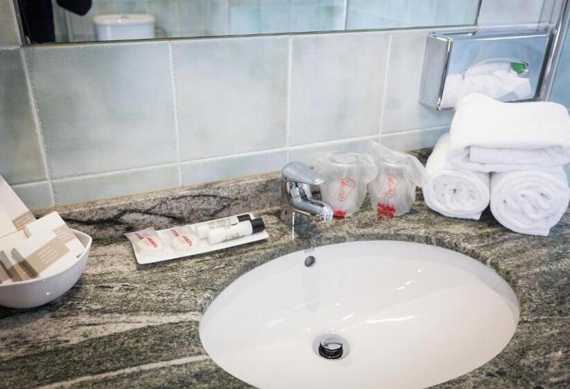 이코노미 룸, Los Geranios