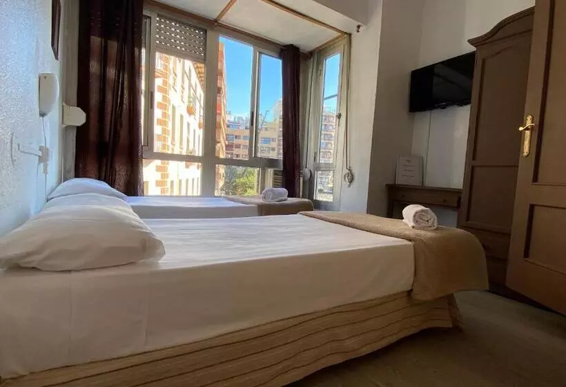 اتاق استاندارد با چشم‌انداز شهر, Làtic Rooms