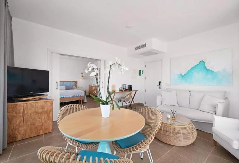 سوییت با چشم‌انداز دریا, Villa Chiquita   Adults Only   Over 12
