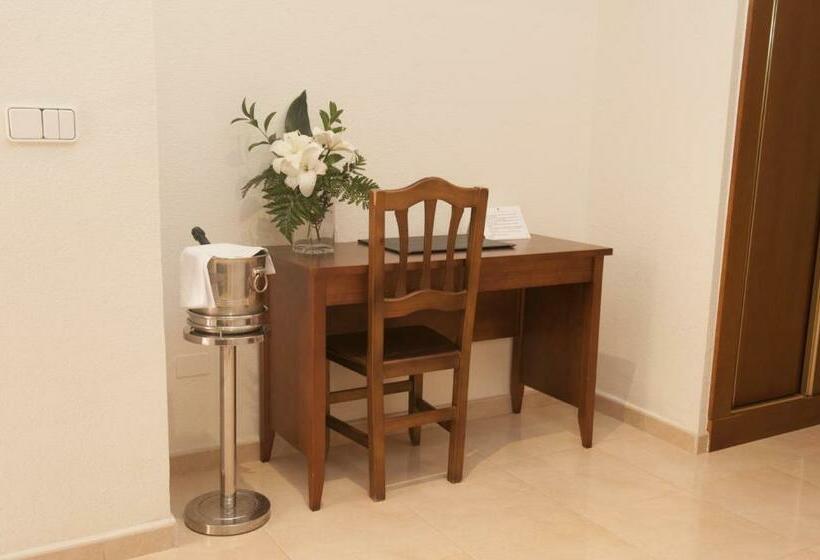 اتاق استاندارد, Lloyds Beach Club