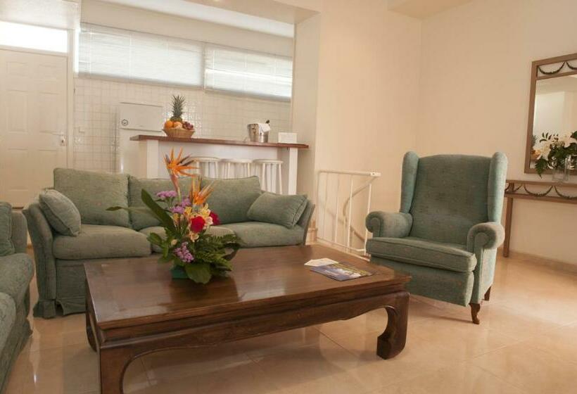 آپارتمان 2 خوابه, Lloyds Beach Club