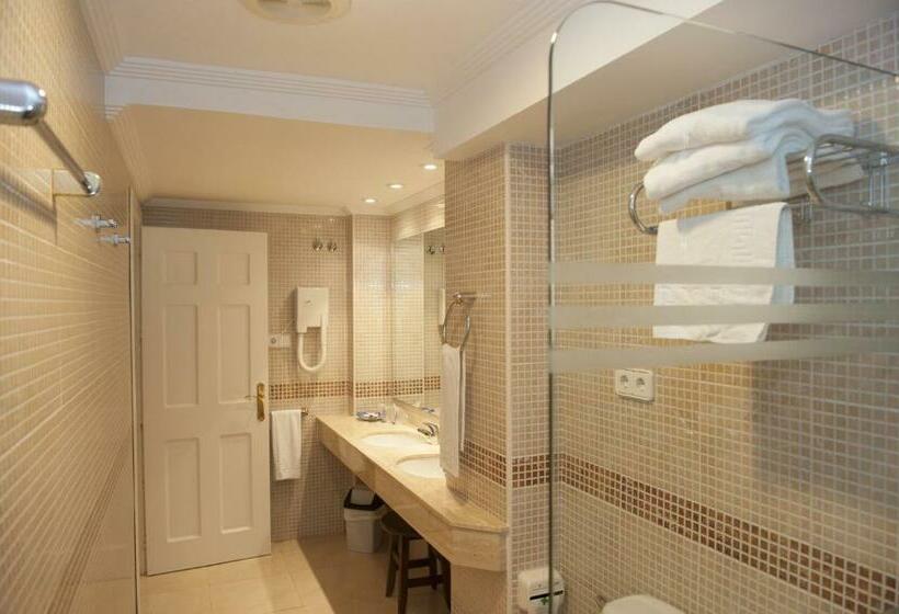 آپارتمان 2 خوابه, Lloyds Beach Club