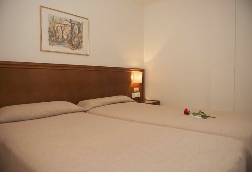 اتاق استاندارد, Lloyds Beach Club