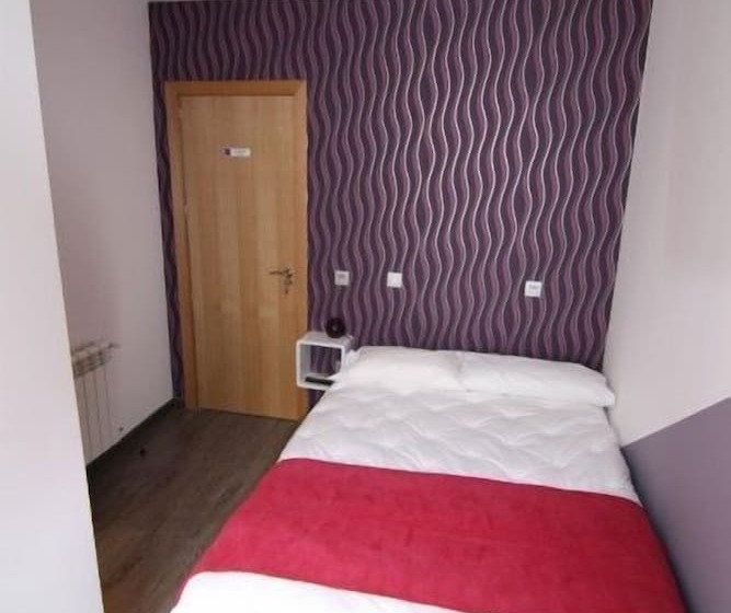 اتاق استاندارد یک نفره, Hostal Abril Madrid