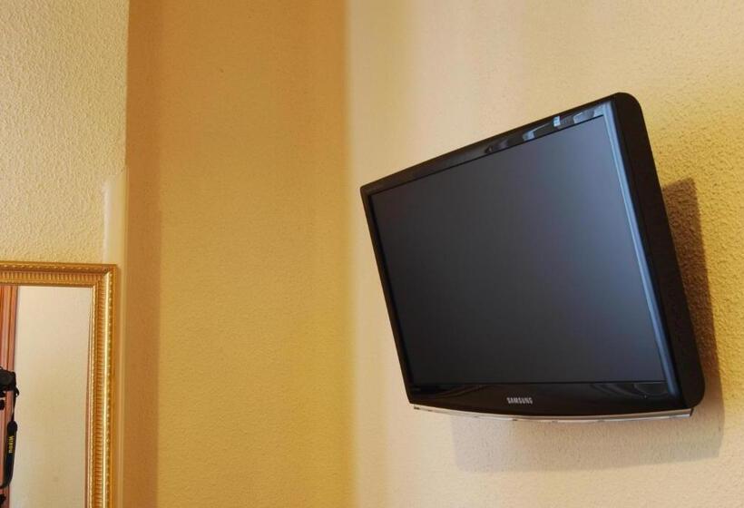 اتاق استاندارد چهار تخته, Hostal America