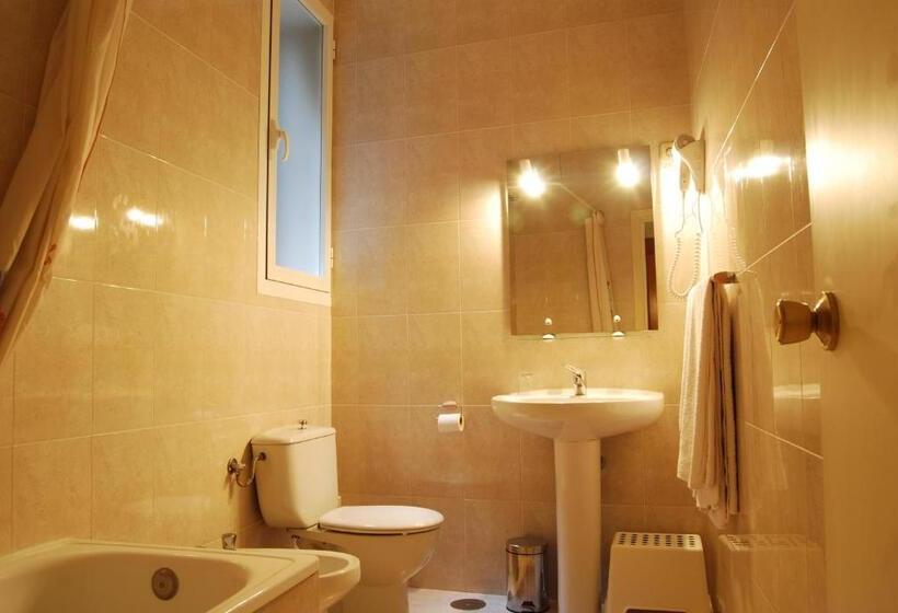 اتاق استاندارد چهار تخته, Hostal America