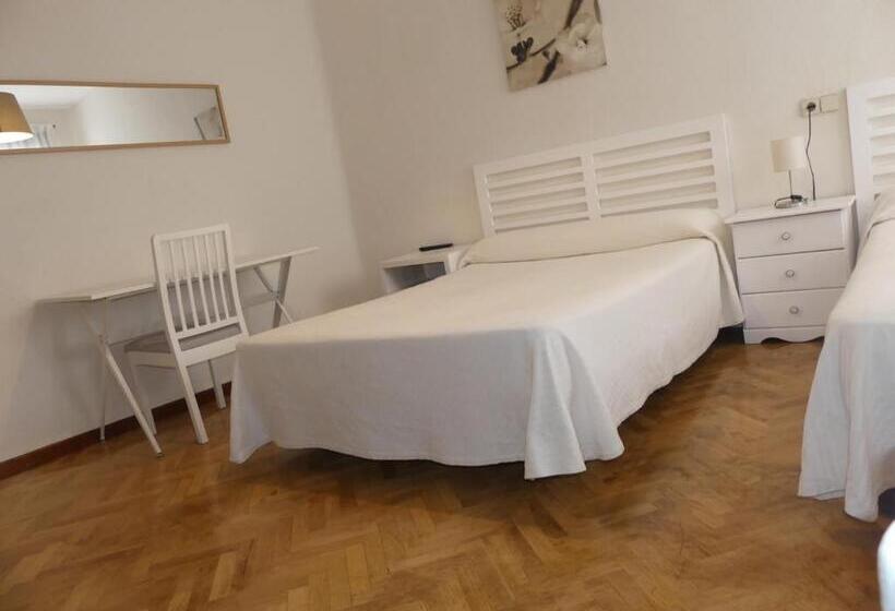 اتاق استاندارد چهار تخته, Hostal America