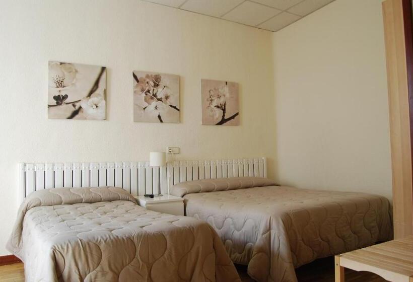 اتاق پنجتخته استاندارد, Hostal America