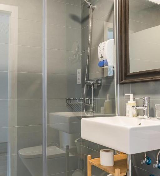 اتاق استاندارد سه نفره, Bypillow Velázquez 45