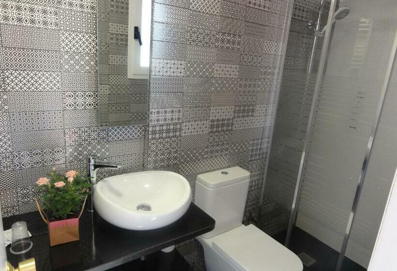 标准间, Fonda Matía