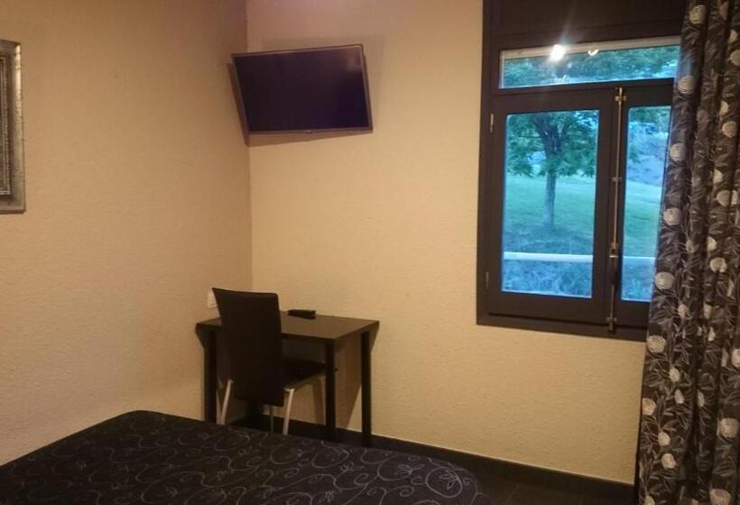 基本间, Fonda Matía