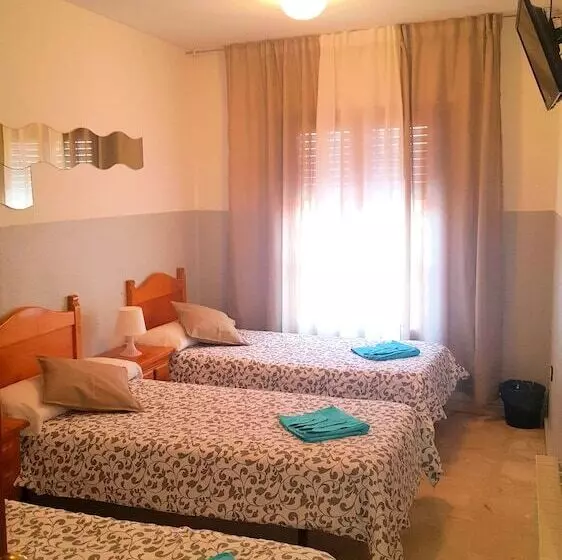 اتاق استاندارد سه تخته با سرویس بهداشتی مشترک, Hostal El Peine