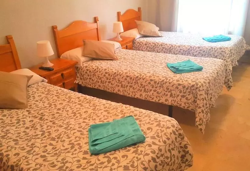 اتاق استاندارد سه تخته با سرویس بهداشتی مشترک, Hostal El Peine