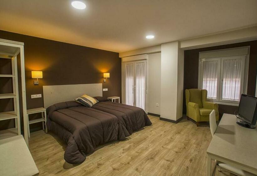 استودیوی استاندارد, Hostal Elvira