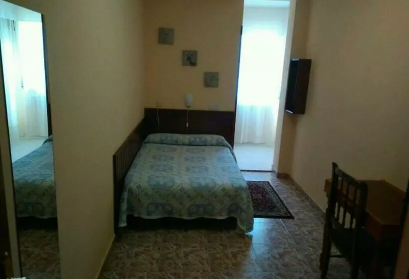 اتاق استاندارد یک نفره, Hostal Mayo