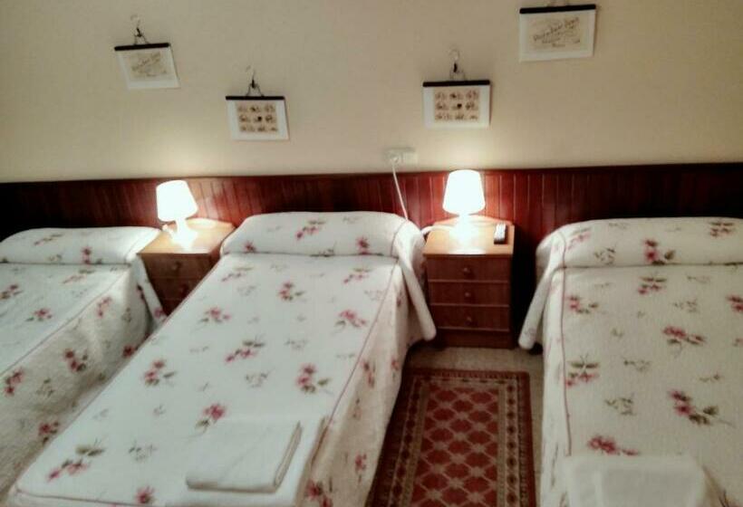 스탠다드 트리플 룸, Hostal Mayo