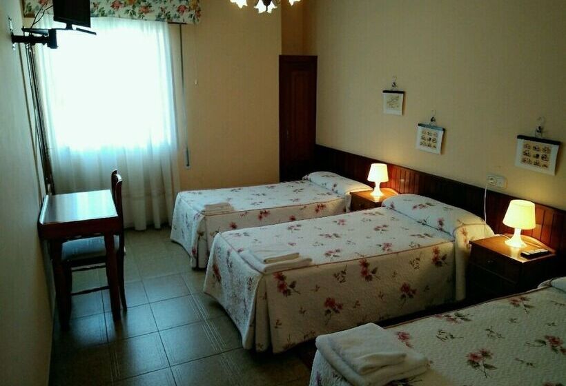 Номер Стандарт Трехместный, Hostal Mayo