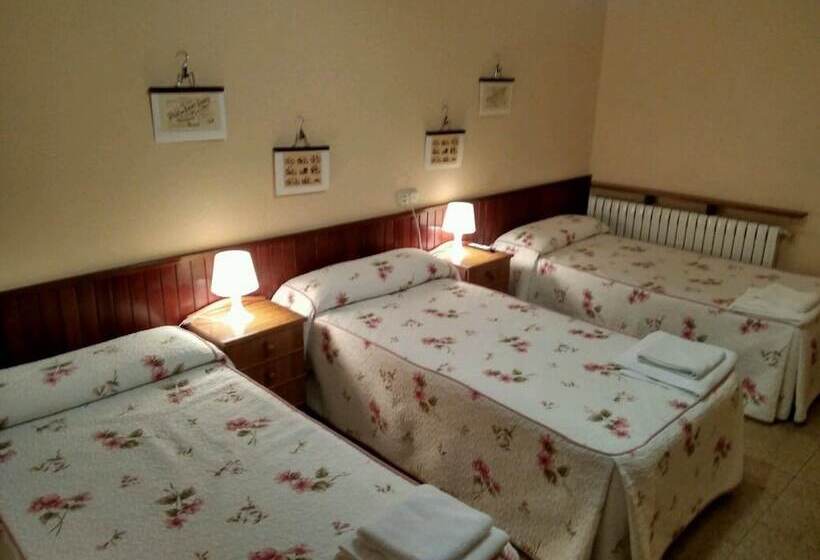 스탠다드 트리플 룸, Hostal Mayo