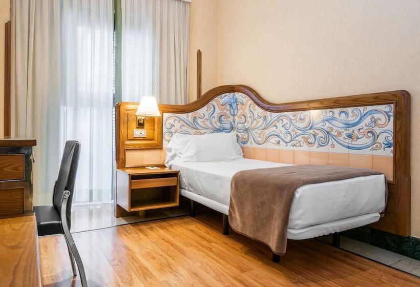 标准单人间, Julia