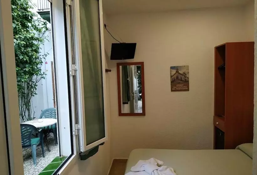 Camera Standard Individuale, Mitus