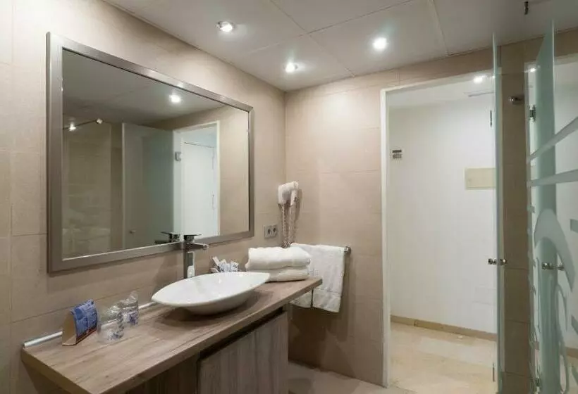 سوییت جونیور با چشم‌انداز استخر, Ms Aguamarina Suites