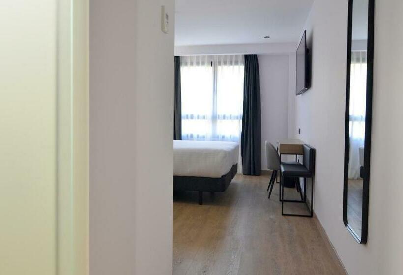 اتاق استاندارد با تخت بزرگ, Uve Marcenado