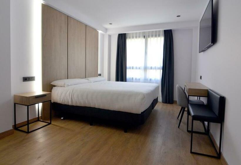 اتاق استاندارد با تخت بزرگ, Uve Marcenado