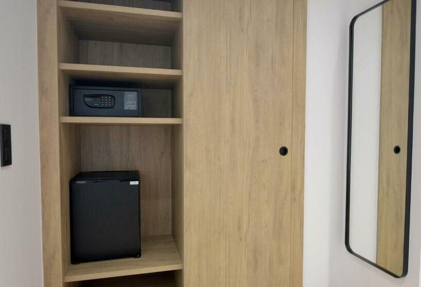 اتاق استاندارد, Uve Marcenado