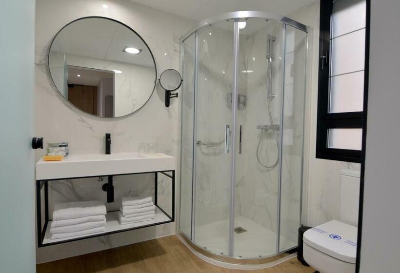 اتاق استاندارد, Uve Marcenado