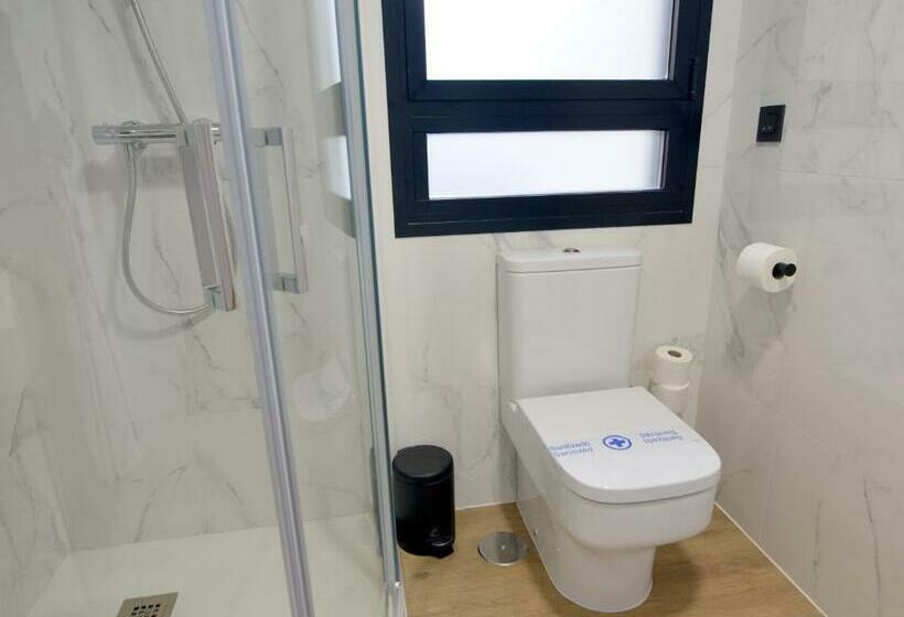 اتاق استاندارد, Uve Marcenado