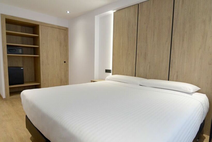 اتاق استاندارد, Uve Marcenado