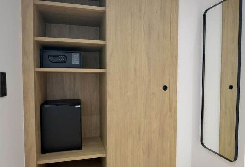 اتاق استاندارد, Uve Marcenado