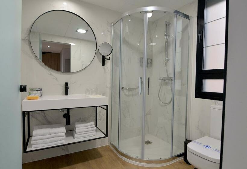 اتاق استاندارد, Uve Marcenado