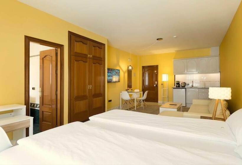 סטודיו אקזקיוטיב, La Palmera