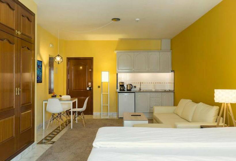 סטודיו אקזקיוטיב, La Palmera