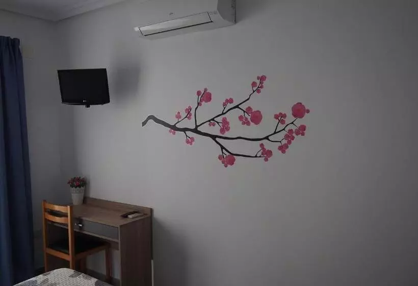 اتاق استاندارد سه نفره, Hostal El Trovador