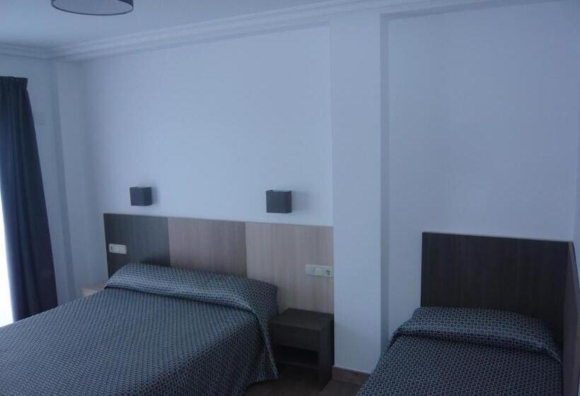 Номер Стандарт Трехместный, Hostal El Trovador
