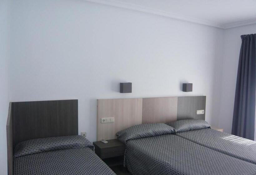 غرفة قياسية ثلاثية, Hostal El Trovador