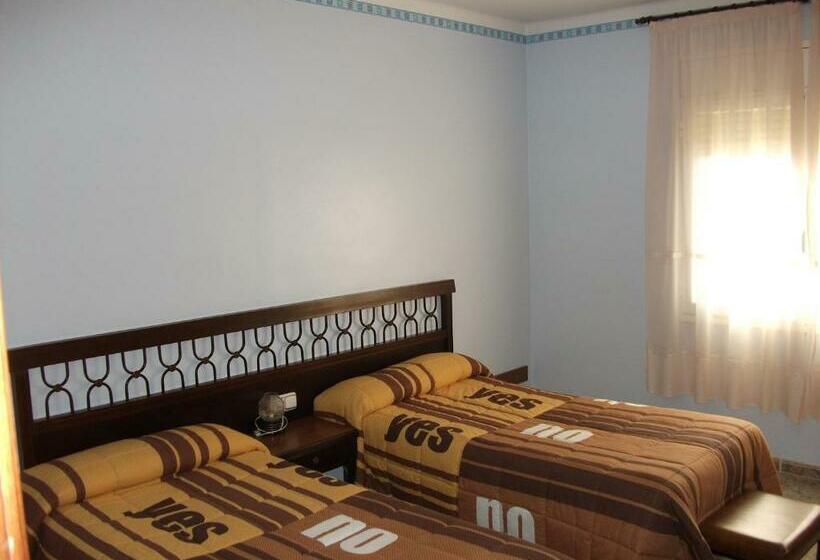 标准三人间, Hostal Oasis