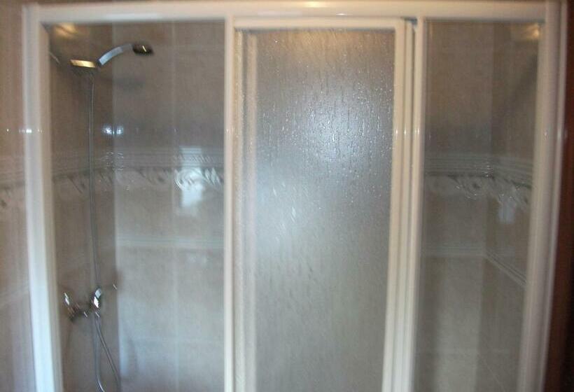 四人标准间, Hostal Oasis