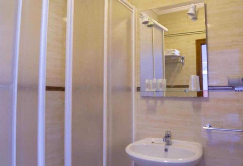 Номер Стандарт Трехместный, Hostal Cruce
