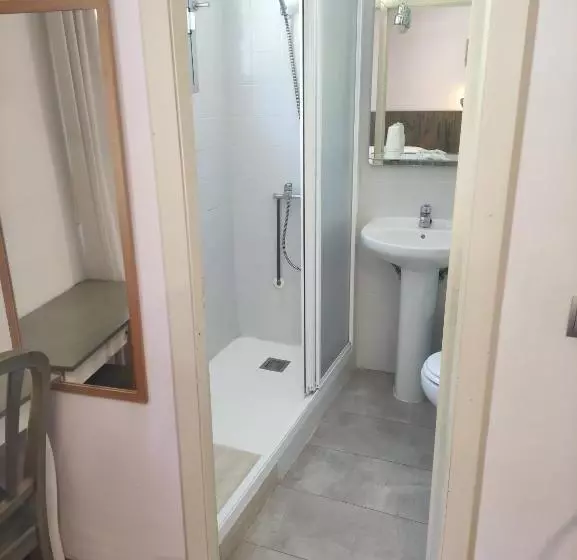 スタンダードトリプルルーム, Hostal Cruce